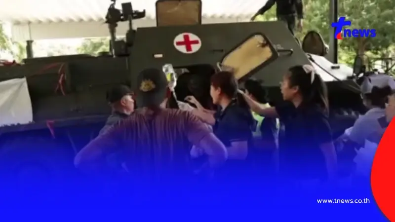 แห่ส่องทะเบียน สาวสุดกลั้นคลอดลูกบนรถฉุกเฉิน ก่อนรถเกราะพาฝ่าน้ำ แห่ส่องทะเบียน สาวสุดกลั้นคลอดลูกบนรถฉุกเฉิน ก่อนรถเกราะพาฝ่าน้ำ