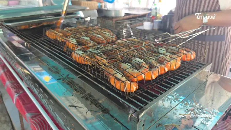 วิกฤตน้ำท่วมบ่อกุ้ง ส่อกุ้งแม่น้ำขาดตลาดประชาชนแห่ซื้อตุน