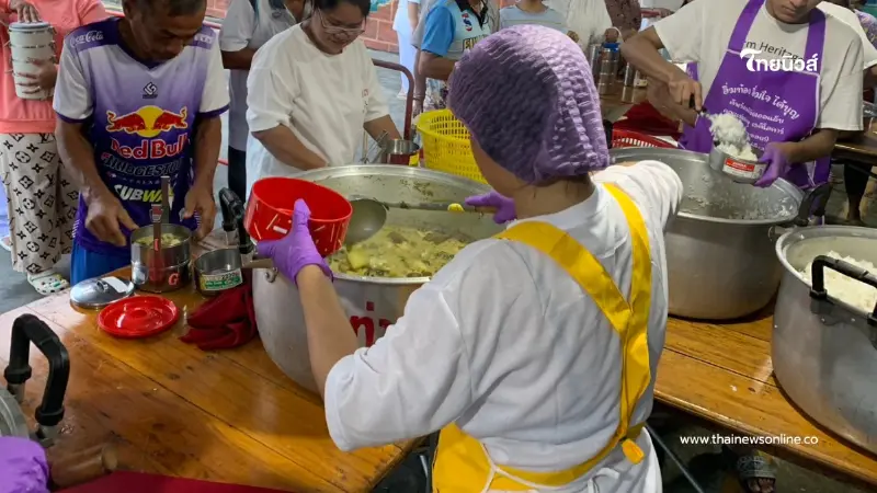 น้ำใจงดงาม! ร้านขนมเปี๊ยะซอย 9 เมืองตรัง แจกอาหารเจฟรี