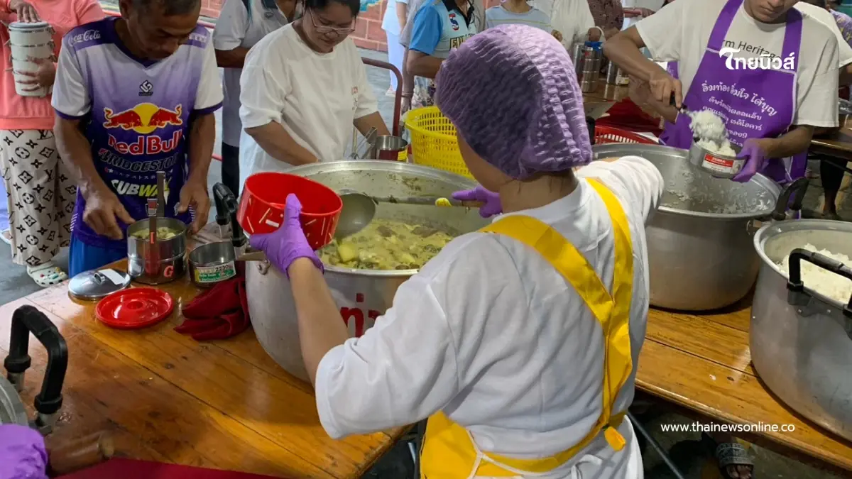 น้ำใจงดงาม! ร้านขนมเปี๊ยะซอย 9 เมืองตรัง แจกอาหารเจฟรี น้ำใจงดงาม! ร้านขนมเปี๊ยะซอย 9 เมืองตรัง แจกอาหารเจฟรี
