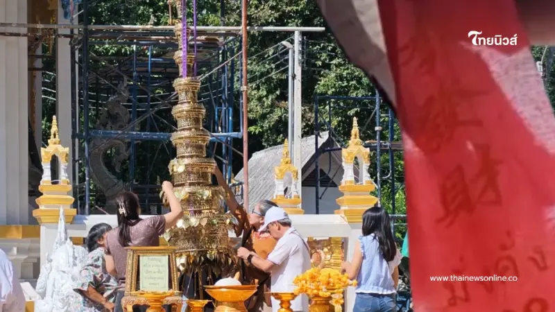 ส่องเลขหางประทัด พิธียกฉัตรฉัตรทองคำขึ้นประดิษฐานบนยอดเมรุ ส่องเลขหางประทัด พิธียกฉัตรฉัตรทองคำขึ้นประดิษฐานบนยอดเมรุ
